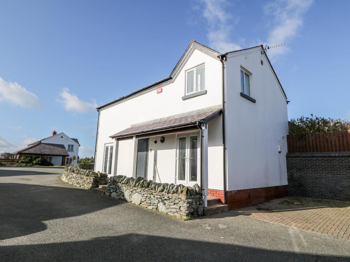 Bay View Villa Holyhead Exterior photo